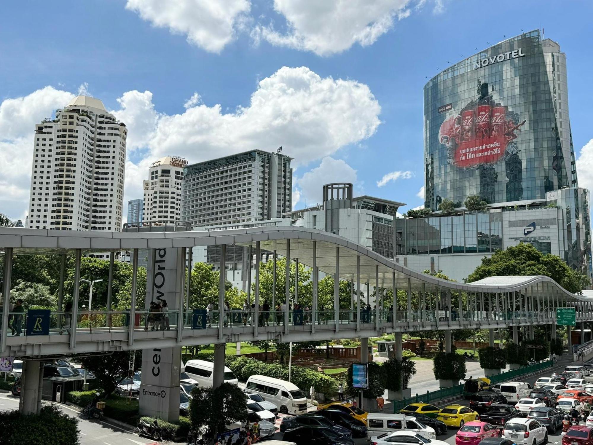 Center Next To Platinum Mall กรุงเทพมหานคร