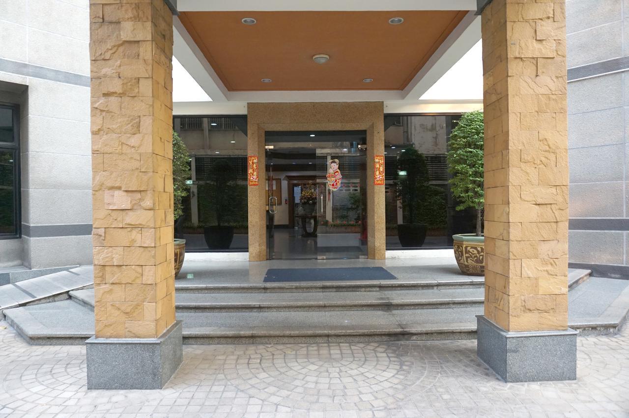 Center Next To Platinum Mall กรุงเทพมหานคร